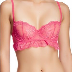 Soft cup lace bra with scalloped hem